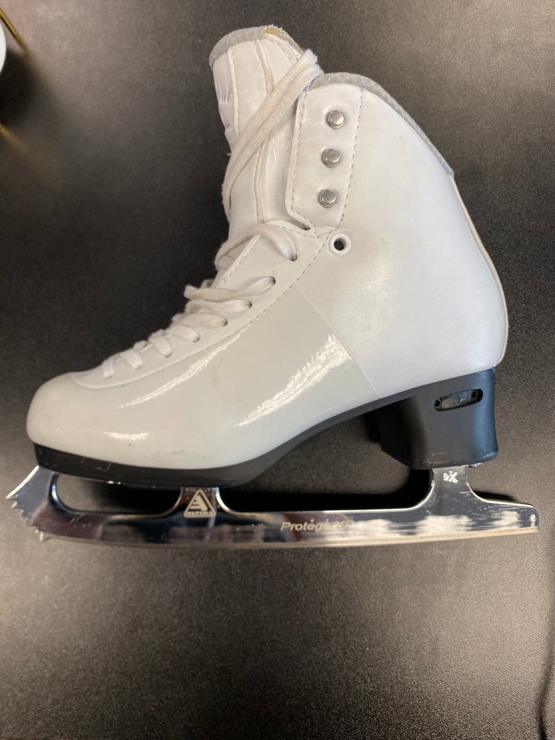 Jackson Debut Fusion Figure Skates Size: 5.5 (consignment)
